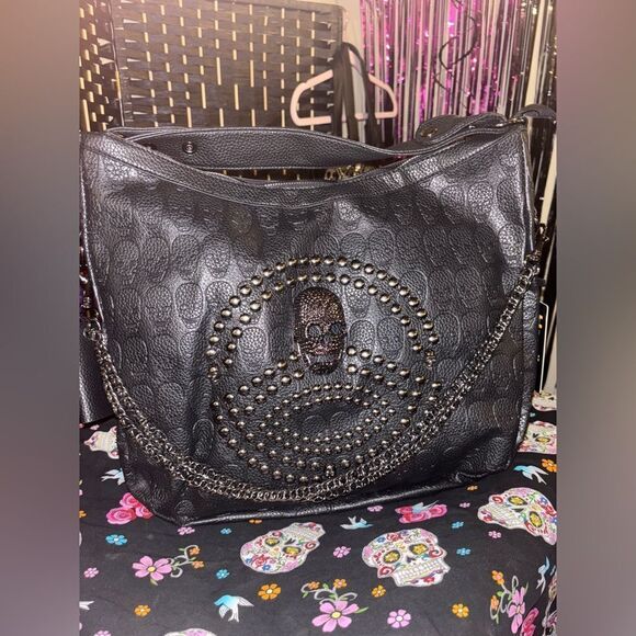 Midnight Mayhem Chained Skull Tote - Picture 1 of 8
